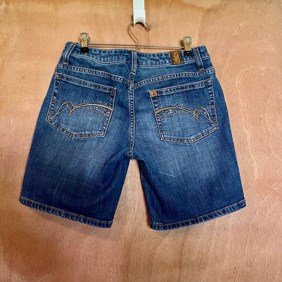 Women’s Aura by Wrangler Jean Shorts with Sequined Pockets - Picture 2 of 8